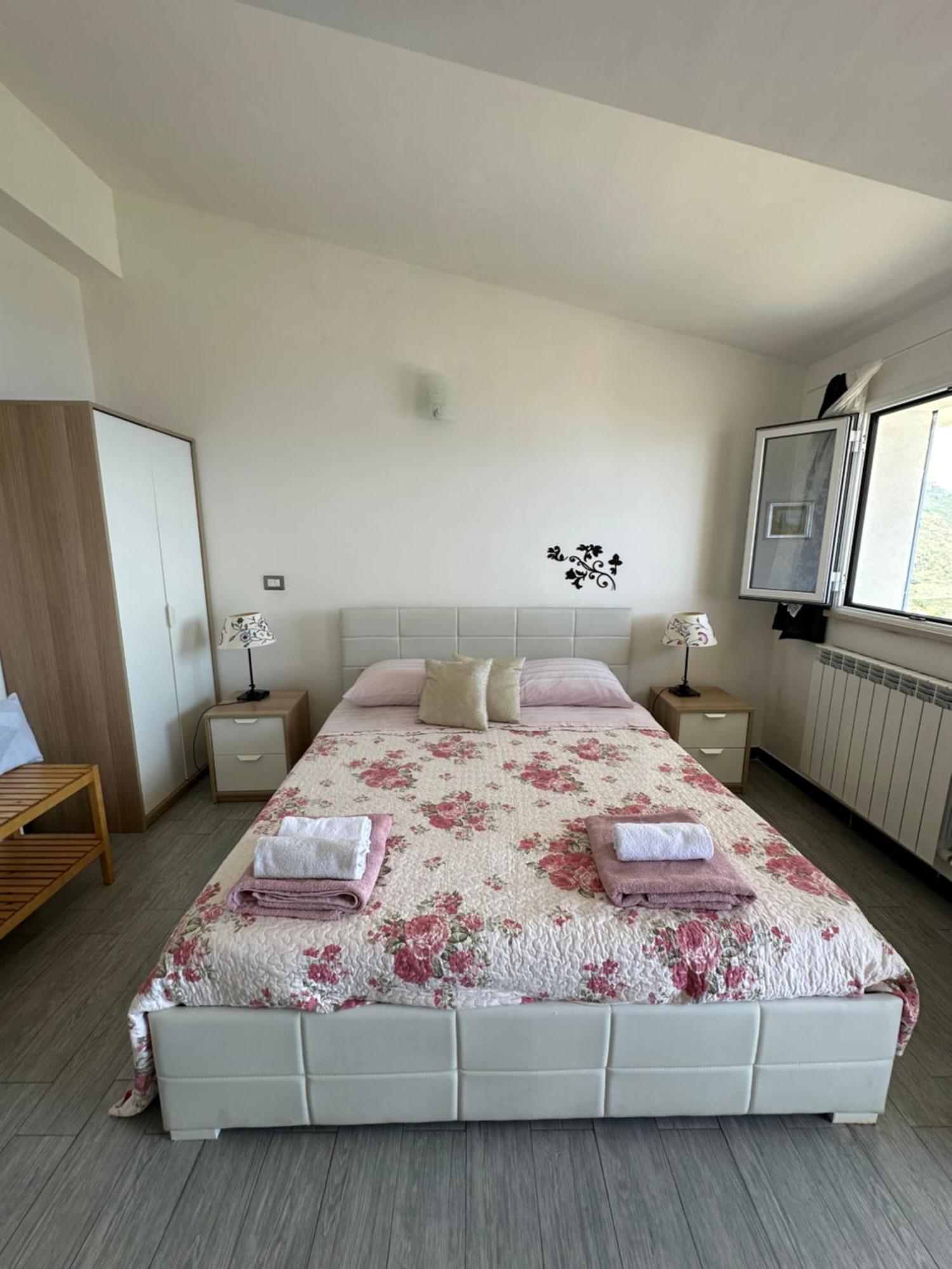 Blue Sky House Bed & Breakfast Таормина Екстериор снимка