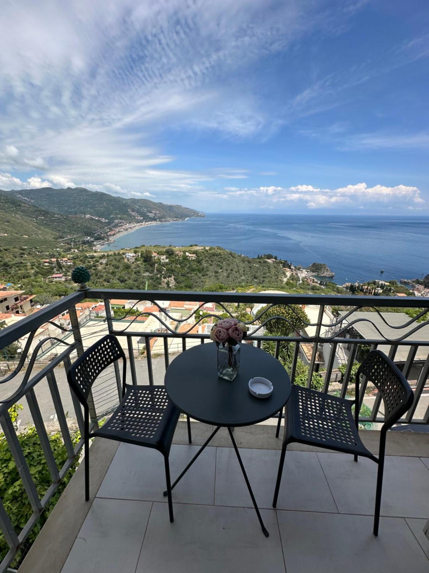Blue Sky House Bed & Breakfast Таормина Екстериор снимка