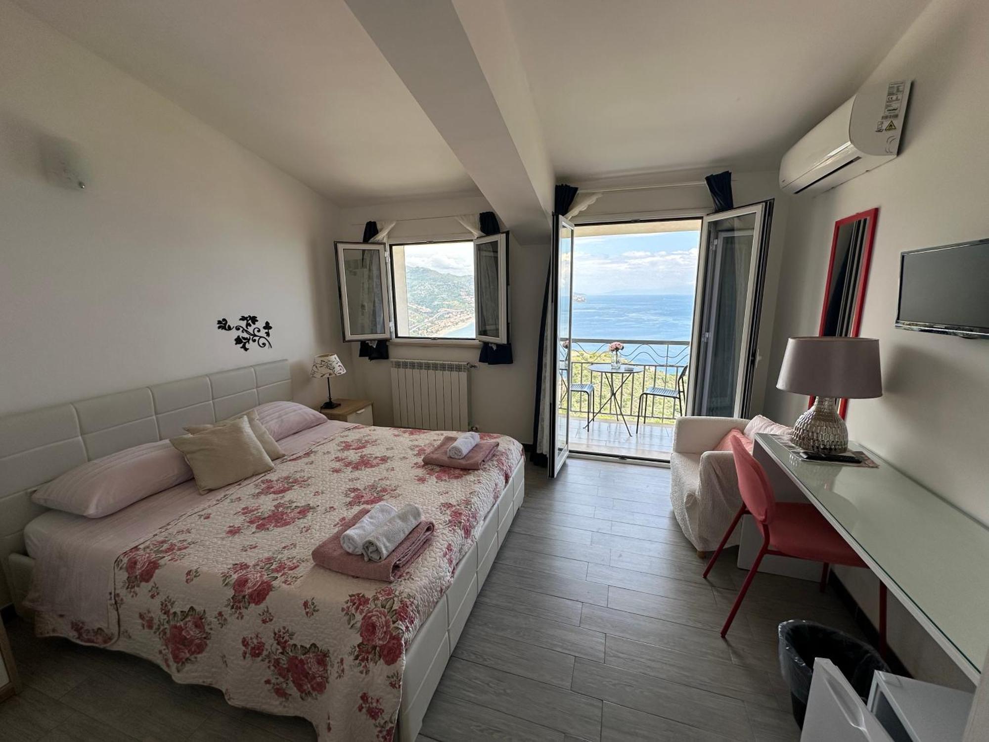 Blue Sky House Bed & Breakfast Таормина Екстериор снимка